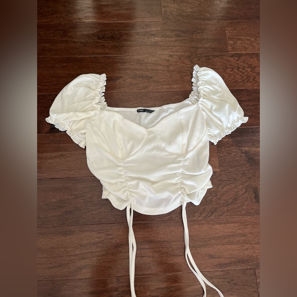 ❤️4 for $28 corset outlined white top, tie ruching puff sleeves